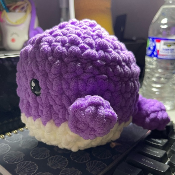 Whale Plushie - Picture 3 of 4